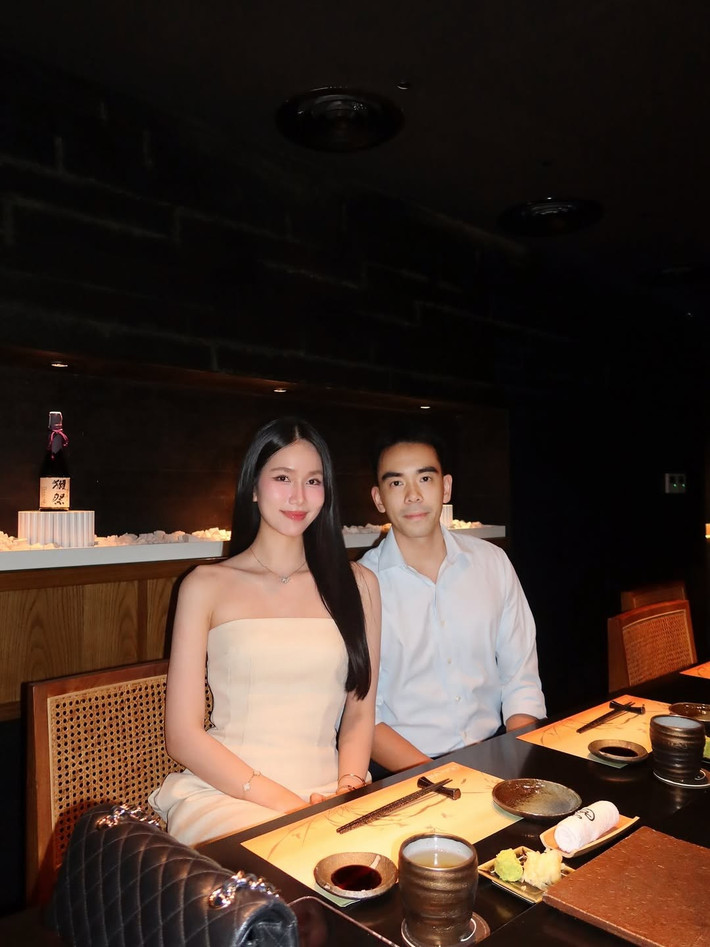 Phương Anh chia sẻ trên Vietnamnet, vợ chồng cô cùng tập gym ít nhất 3 buổi/tuần, cùng chạy bộ và leo núi.