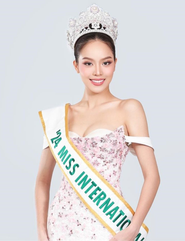 Tháng 11/2024, Thanh Thủy đăng quang Miss International. Cô là mỹ nhân Việt đầu tiên giành chiến thắng ở sân chơi sắc đẹp này.