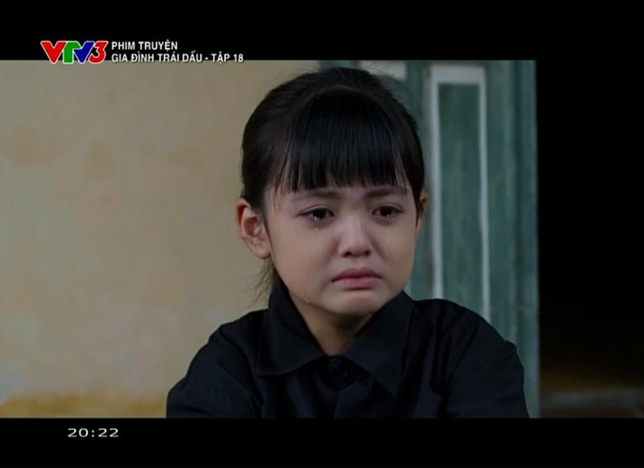 Cherry An Nhiên để lại ấn tượng ở những cảnh bé Nhi khóc vì nhớ mẹ, thể hiện cảm xúc tự nhiên, chạm tới sự đồng cảm của khán giả truyền hình. Ảnh: FB Cherry An Nhiên.