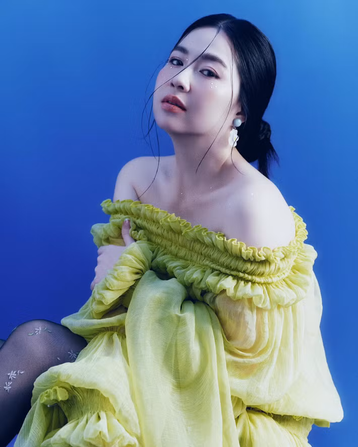 Khán giả truyền hình vốn đã quá quen thuộc với Lê Khánh qua những bộ phim đình đám như: "Hướng nghiệp", "Mùi ngò gai", "Cuộc chiến hoa hồng", "Gạo nếp gạo tẻ 2". Không chỉ dừng lại ở đó, cô còn khẳng định thực lực trên màn ảnh rộng với "Cô dâu đại chiến", "Gái già lắm chiêu V", "Bẫy ngọt ngào". Ảnh: FB Lê Khánh.