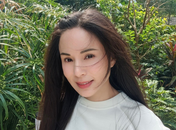 Lý Nhược Đồng chuộng lối trang điểm nhẹ nhàng ngoài đời. Ảnh: Weibo Lý Nhược Đồng.