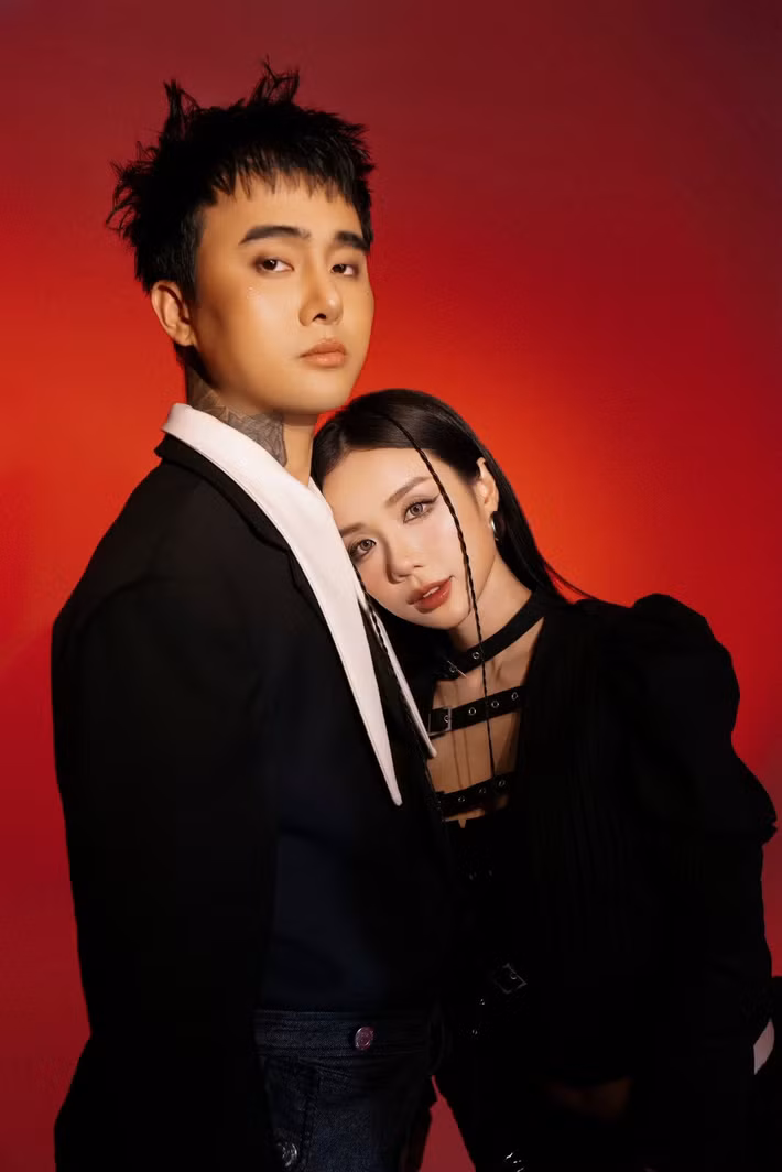 Nam rapper dành lời ngọt ngào cho vợ: "Em có lớn đến mấy cũng là em bé nhỏ, cũng nằm trọn trong vòng tay anh".