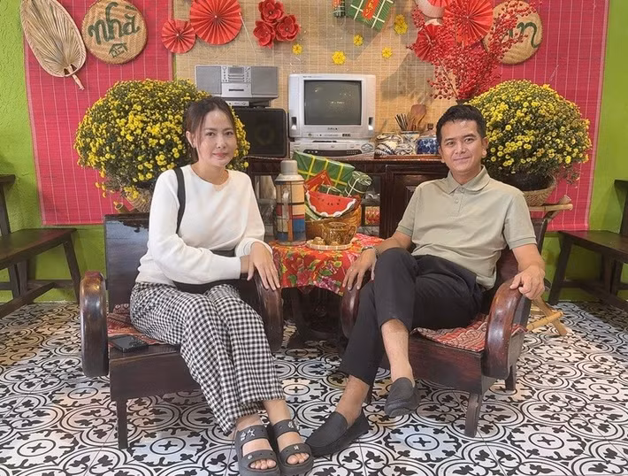 Sau đám cưới vào tháng 7/2025, hai vợ chồng Hùng Thuận thường tranh thủ thời gian rảnh để đi nghỉ dưỡng, xem phim cuối tuần hoặc ra ngoài ăn uống trong những dịp đặc biệt. Những khoảnh khắc đời thường được chia sẻ đều đặn cho thấy cuộc sống hôn nhân của nam diễn viên đang ở giai đoạn ổn định.