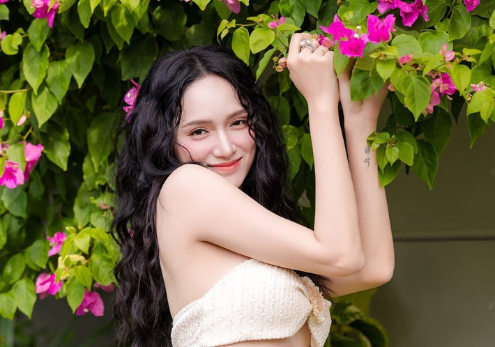 Sau cuộc thi nhan sắc, nữ ca sĩ sinh năm 1991 thăng hạng nhan sắc. Ảnh: FB Hương Giang.