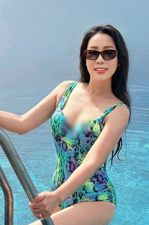 Nhan sắc của Trịnh Kim Chi đẹp miễn chê ở tuổi 54 dù cô từng 2 lần sinh nở. Ảnh: FB Trịnh Kim Chi.