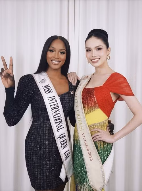 "Đây không phải là lời tạm biệt, mà là sự khởi đầu cho những chương mới. Hãy cùng theo dõi Midori và Hà Tâm Như bước vào hành trình mới", phía ban tổ chức Hoa hậu Chuyển giới Quốc tế 2025 chia sẻ. Ảnh: Miss International Queen.