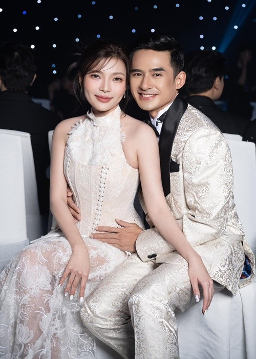 Kết hôn vào năm 2016, Thúy Diễm luôn được Lương Thế Thành yêu thương, chiều chuộng. Mới đây, nhân dịp sinh nhật của Thúy Diễm, Lương Thế Thành dành lời ngọt ngào cho vợ: "Chúc vợ tôi sinh nhật vui vẻ, nhiều sức khỏe , thành công trong công việc và luôn luôn xinh đẹp, trẻ trung". Ảnh: FB Lương Thế Thành.