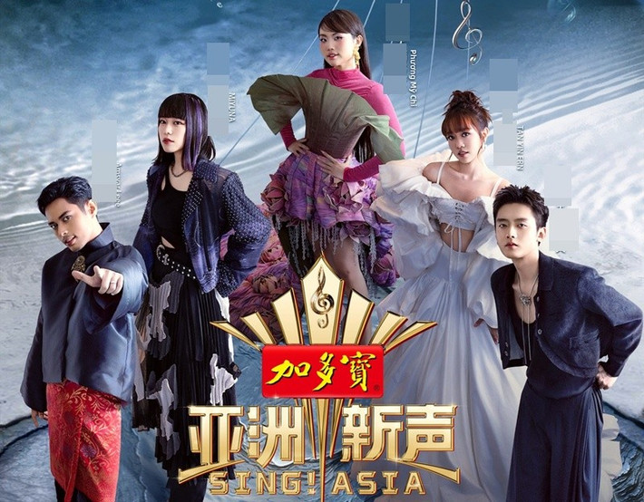 Trong tập 6 (vòng tứ kết) của Sing! Asia 2025 vừa lên sóng, Phương Mỹ Chi thể hiện ca khúc Bóng phù hoa bằng tiếng Việt và tiếng Trung. Ảnh: FB Phương Mỹ Chi.