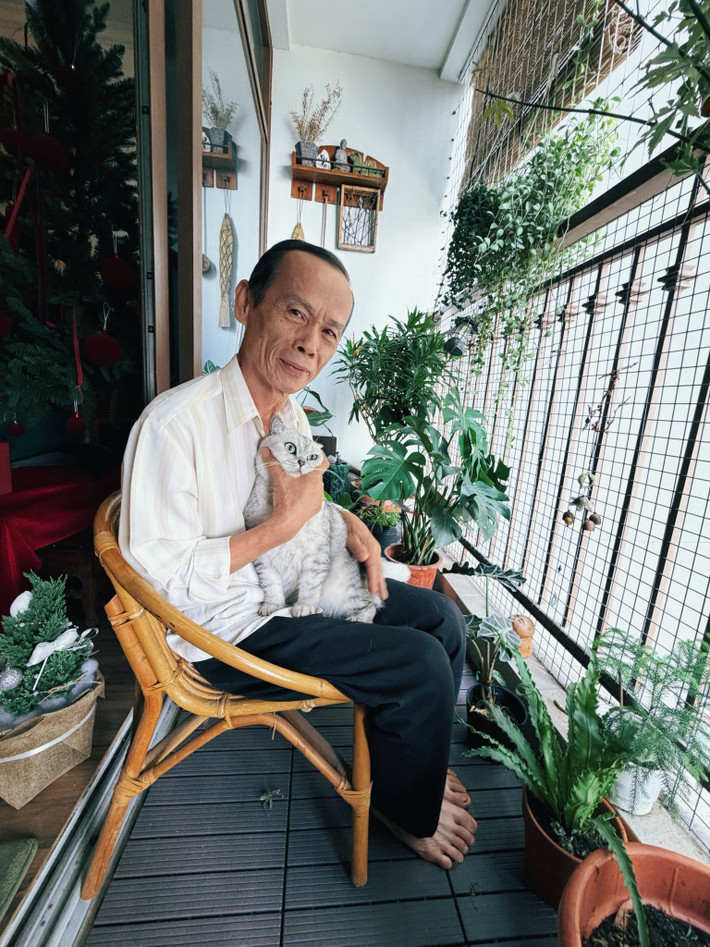 Theo Tiền Phong, Jun Phạm từng viết trên trang cá nhân về công việc chăm sóc đàn ong của chú Chín: "Hơi thở của chú trầm đều, hòa vào nhịp ong bay lượn như bản giao hưởng ngọt ngào, mà chú Chín là người nhạc trưởng lặng lẽ".