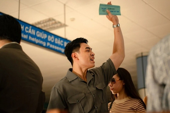 Theo Thể Thao Văn Hoá, sau khi Thái Hòa khoe ảnh con trai Thiên Minh với các đồng nghiệp, đạo diễn Hàm Trần tình cờ thấy được và mời Thiên Minh thử vai. Ảnh: Thể Thao Văn Hoá.