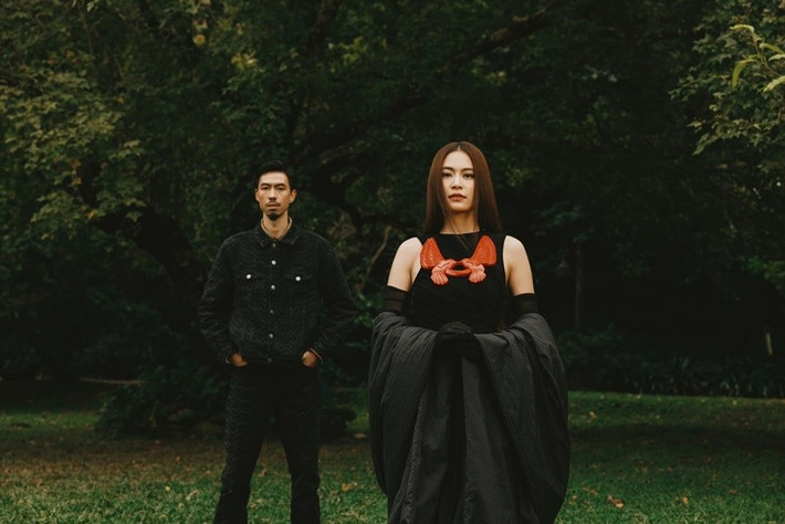 Cuối tháng 11/2023, Hoàng Thùy Linh và Đen Vâu cùng thực hiện MV Miền đất hứa. Ảnh: FB Hoàng Thùy Linh.