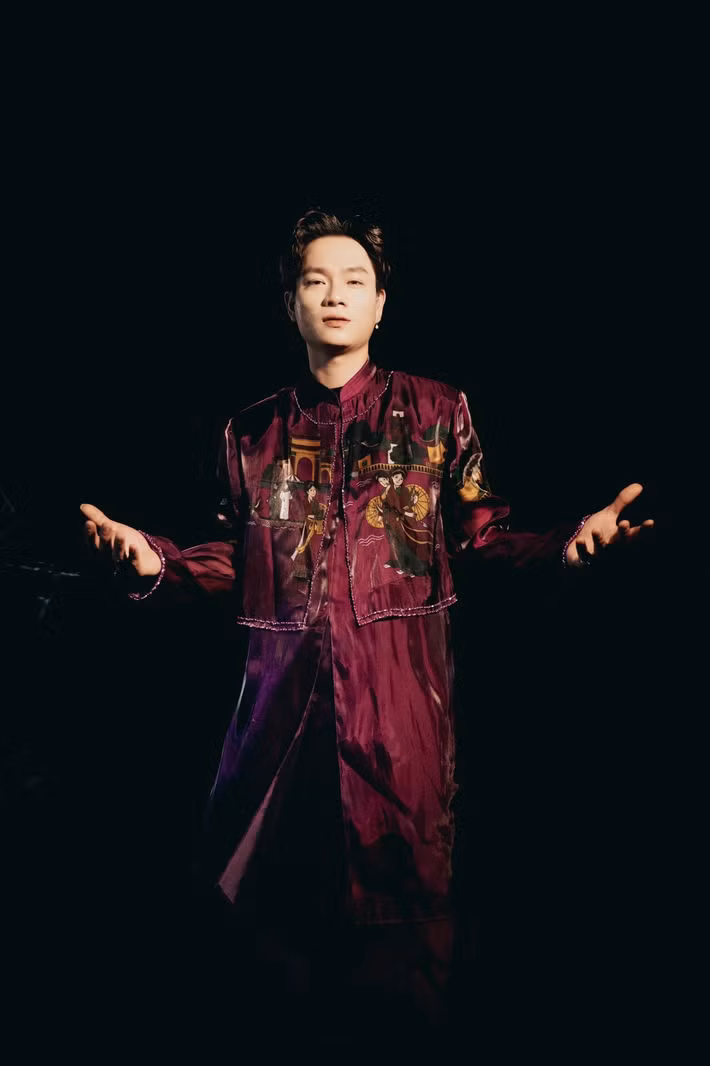 “Tuấn Cry xin được gửi chút tấm lòng của mình tới bà con tỉnh Nghệ An đang bị ảnh hưởng bởi thiên tai. Của ít lòng nhiều mong rằng góp 1 phần nhỏ tới bà con cũng như các cấp chính quyền đang phải gồng mình trước thiên tai. Mong bà con mình bình an và sớm trở lại cuộc sống bình thường ạ”, tác giả ca khúc Bắc Bling bày tỏ. Ảnh: FB Tuấn Cry.