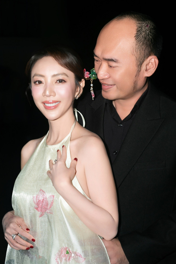 Cặp đôi diễn viên kết hôn năm 2011, có một cậu con trai chung. Ảnh: FB Tiến Luật.