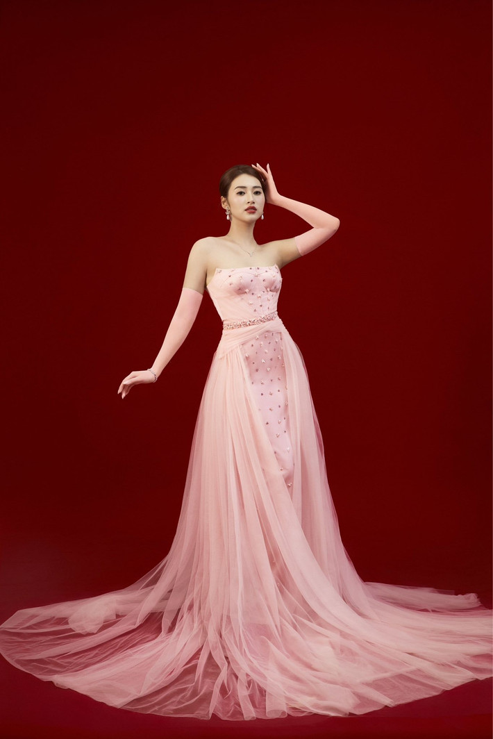 Nàng hậu có chiều cao 1m74, số đo ba vòng 89-65-98cm khi đăng quang Hoa hậu Trái đất Việt Nam 2025.