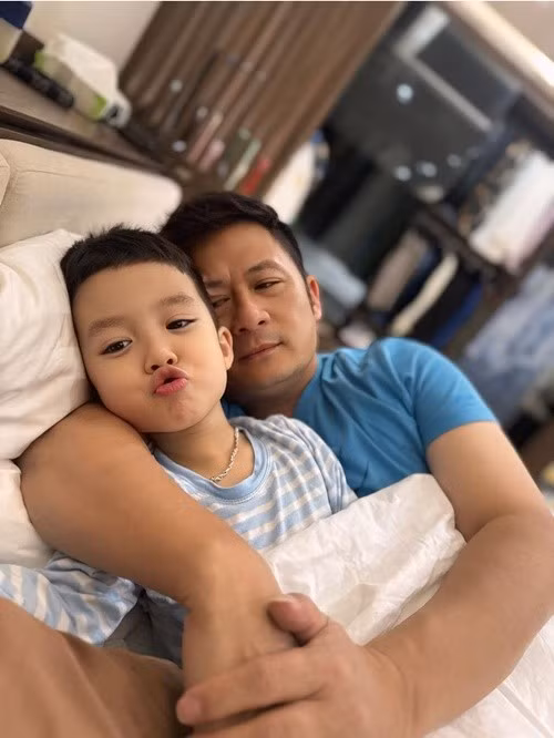Con trai thứ 4 của Bằng Kiều càng lớn càng đáng yêu. Ảnh: FB Benly.