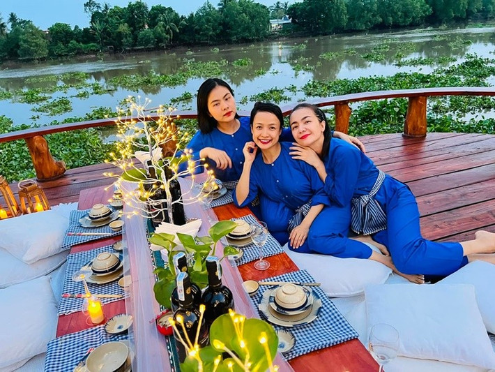 Dù bận rộn với công việc riêng, gia đình, Vân Trang, Lê Bê La và Ái Châu vẫn giữ được tình bạn đẹp. Khi vào showbiz, cả ba mỹ nhân đều theo đuổi công việc đóng phim. Hiện tại, Vân Trang và Ái Châu tập trung kinh doanh và chăm sóc con. Lê Bê La vẫn miệt mài tham gia diễn xuất. Ảnh: FB Lê Bê La.