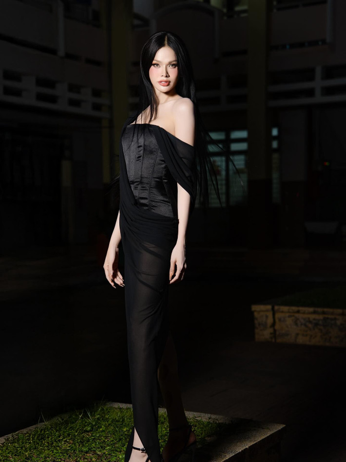 Không cần tạo dáng cầu kỳ, Hoa hậu Chuyển giới Việt Nam 2025 vẫn thu hút ánh nhìn nhờ thần thái nhẹ nhàng và sự tự tin toát ra từ quá trình hoàn thiện bản thân sau đăng quang.