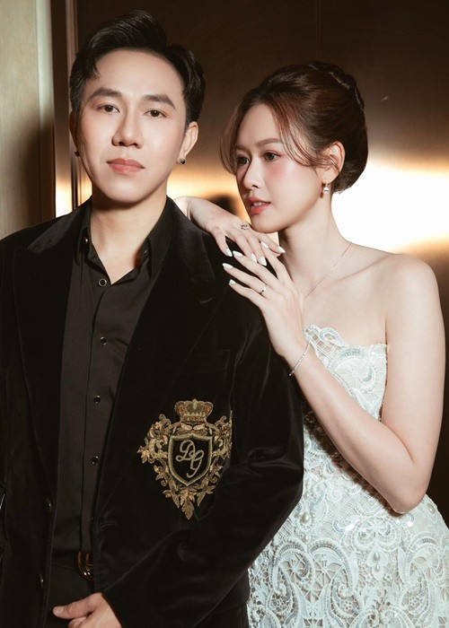 Trong cuộc phỏng vấn với Tiền Phong, Anh Phạm trải lòng, cô không bao giờ cảm thấy cô đơn sau khi lập gia đình. "Dù tôi hay anh Đức đi làm xa đều an tâm ở nhà có người đợi mình trở về", Anh Phạm cho hay. Ảnh: FB Anh Đức.