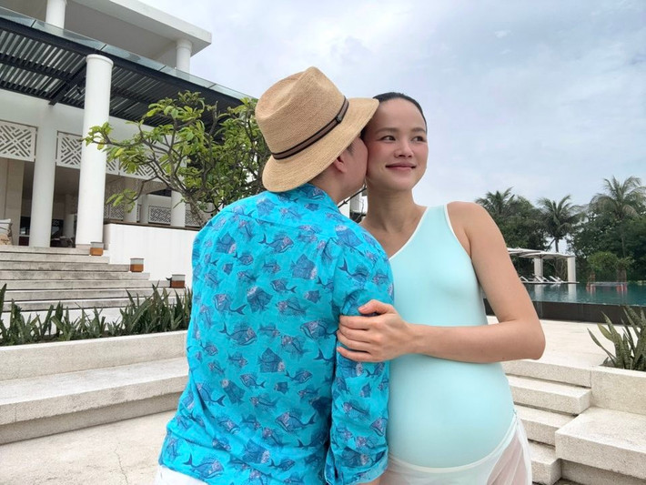 Nữ người mẫu dành nhiều thời gian nghỉ dưỡng khi mang thai. Ảnh: FB Tuyết Lan.