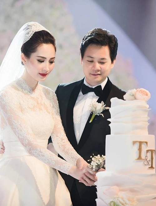 Tháng 10/2017, Hoa hậu Đặng Thu Thảo và doanh nhân Nguyễn Trung Tín tổ chức đám cưới sau ít năm hẹn hò. Hiện tại, cặp đôi có ba người con chung. Ảnh: VOV.