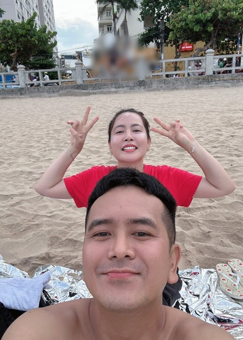 Nam diễn viên Đất phương Nam chia sẻ trên trang cá nhân, anh hẹn hò Tuệ Tâm từ tháng 3/2024. Đến tháng 5/2024, Hùng Thuận công khai có bạn gái mới. Ảnh: FB Hùng Thuận.