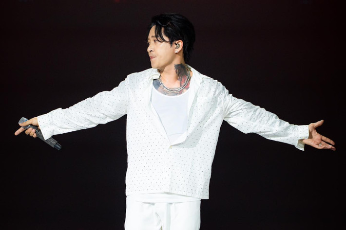 Trải qua nhiều năm hoạt động nghệ thuật, nam ca sĩ vẫn giữ được sức hút riêng, dù không còn xuất hiện dày đặc như giai đoạn đỉnh cao sự nghiệp.