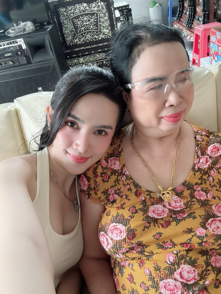 Trên trang cá nhân, Phan Thị Mơ cho biết, cô thường bị mẹ giục kết hôn mỗi khi về quê nhà thăm gia đình. Ảnh: FB Phan Thị Mơ.