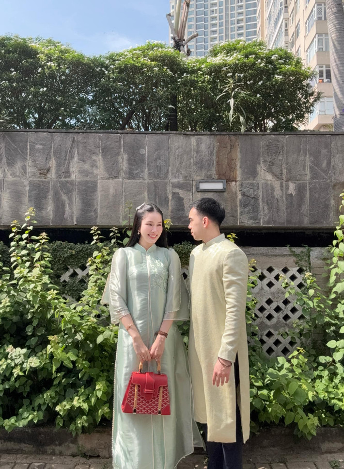 Phương Anh hạn chế tiếp xúc quá nhiều với nam giới vì không muốn chồng khó chịu. Ảnh: FB Phương Anh.