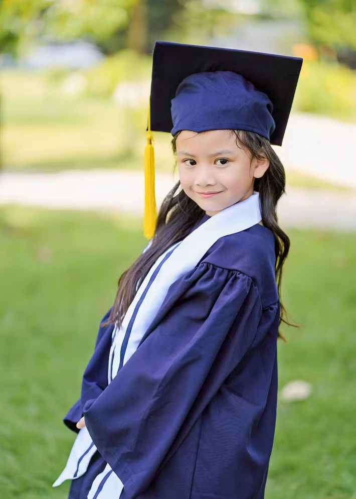 Nữ diễn viên khoe ái nữ xinh như búp bê ngày tốt nghiệp mầm non. Ảnh: FB Vũ Ngọc Ánh.