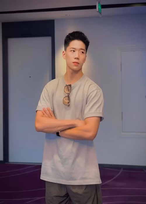 Theo Tiền Phong, trước khi hoạt động nghệ thuật, Gia Huy là vận động viên vô địch Đá cầu lứa tuổi trẻ Việt Nam.Ảnh: FB Gia Huy.