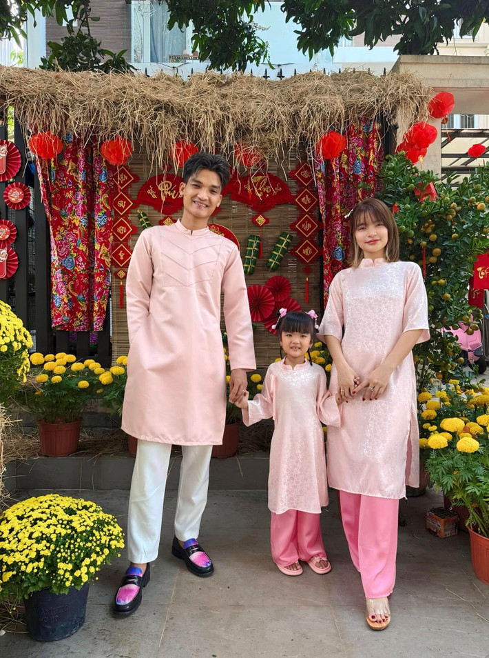 Nam diễn viên nhiều lần bày tỏ sự trân trọng dành cho bạn đời vì sự thấu hiểu, kiên nhẫn và cảm thông. Với anh, hôn nhân không cần những điều quá lớn lao, mà là sự đồng hành bền bỉ mỗi ngày.