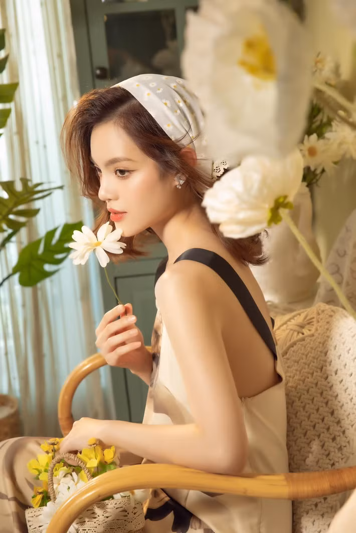 “Giọng hát trong veo như chính tâm hồn của em, chạm đến trái tim của người xem”, Người Lao Động dẫn lời Lý Hải. Ảnh: FB Sunny Đan Ngọc.