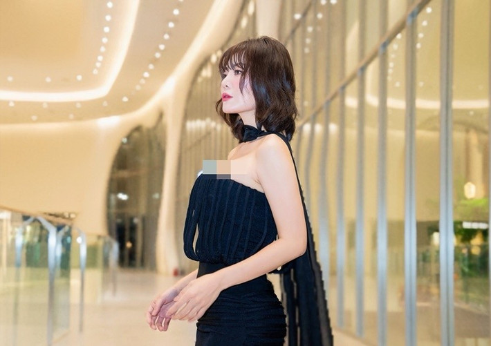 Chia sẻ trên Đời Sống Gia Đình, Thanh Hương cho biết, cô có ý thức giữ gìn sắc vóc. "Tôi đi tập gym, ăn uống chế độ, chăm sóc da dẻ vì mỗi lần đi phim là tàn phá lắm...Tôi rất thích chăm sóc da, có áp dụng công nghệ làm da đẹp, giữ sự trẻ trung. Khi mình tươi trẻ thì sẽ có nhiều cơ hội ở vai diễn hơn, được đóng vai yêu đương chẳng hạn", cô nói. Ảnh: FB Thanh Hương.