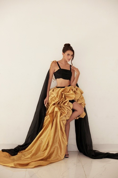 Sau khi trở thành mẹ, cô được nhiều người nhận xét ngày càng mặn mà hơn. Dù diện váy dạ hội quyến rũ hay trang phục đời thường năng động, Dianka vẫn giữ được vẻ cuốn hút riêng. Ảnh: FB Dianka Zakhidova.