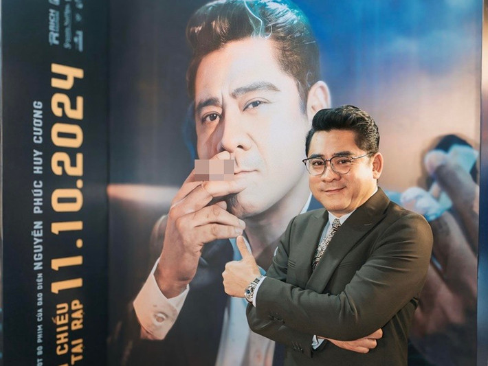 Tháng 4/2025, Huỳnh Anh Tuấn phủ nhận tin đồn giải nghệ. "Gần đây, tôi ít đóng phim thật, nhưng không phải vì mê quay clip, nấu ăn. Đóng phim vẫn là niềm đam mê và ước mơ lớn nhất của tôi trong cuộc đời này. Chỉ là hiện giờ và ngày xưa khác nhau quá, nhất là tuổi tác. Tôi dù sao cũng gần 60 tuổi rồi. Tôi vẫn khỏe nhưng giờ đây sẽ chọn tác phẩm phù hợp mới nhận", Znews dẫn lời nam diễn viên. Ảnh: FB Huỳnh Anh Tuấn.