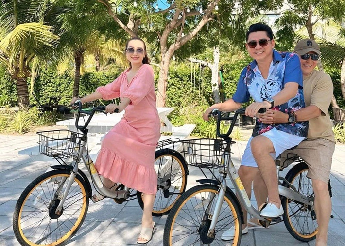 Nam diễn viên khoe hình ảnh bên Khánh Huyền và Tùng Yuki. Ảnh: FB Huỳnh Anh Tuấn.