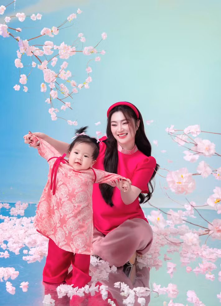 Tháng 1/2024, Thanh Trúc xác nhận mang bầu con đầu lòng. Chia sẻ trên truyền thông, cô nóng lòng muốn thông báo tin vui bầu bí nhưng gia đình khuyên cô chờ đến khi em bé trong bụng cứng cáp. Ảnh: FB Thanh Trúc.