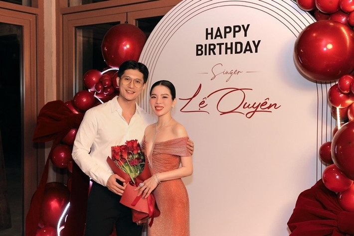 "Nữ hoàng phòng trà" xem Lâm Bảo Châu là bạn đời, không đặt nặng chuyện đám cưới. Ảnh: FB Lệ Quyên.