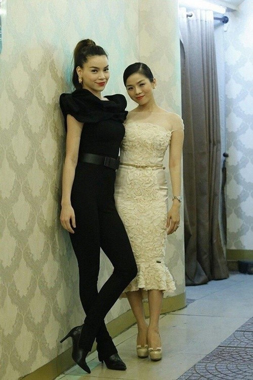 Hồ Ngọc Hà - Lệ Quyên từng dành cho nhau nhiều lời tốt đẹp. Ngoài ra, 2 nữ ca sĩ còn sát cánh trên nhiều chặng đường cuộc sống riêng lẫn công việc. Thế nhưng, từ năm 2015, Hồ Ngọc Hà và Lệ Quyên không xuất hiện cùng nhau cũng như không nhắc đến đối phương. Thậm chí, khi góp mặt cùng một sự kiện, Hà Hồ và Lệ Quyên còn được cho là “tránh mặt nhau”. Ảnh: Saostar.