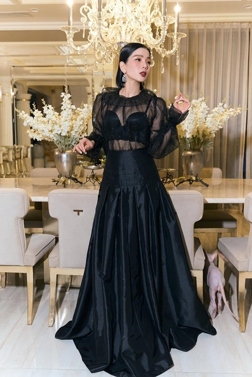 Lệ Quyên vẫn là ca sĩ đắt show sau nhiều năm hoạt động nghệ thuật. Cô hiện tại sở hữu khối tài "khủng". Lệ Quyên có căn biệt thự ở TP HCM, Đà Lạt. Ảnh: FB Lệ Quyên.