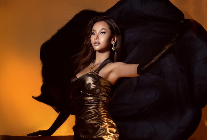 Hồng Ngân sở hữu vẻ đẹp sắc sảo, gợi cảm. Cô làm người mẫu trước khi thi Miss Grand Vietnam 2025. Ảnh: FB Hồng Ngân.