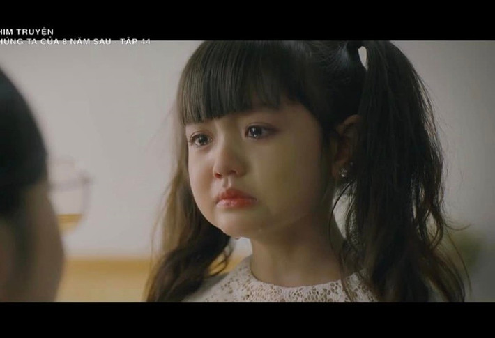 Trong cuộc phỏng vấn với Saostar, Cherry An Nhiên chia sẻ về hậu trường quay các cảnh khóc. "Con chỉ mất khoảng vài giây để nghĩ về chuyện thấy rất buồn rồi khóc. Sau khi thấy con khóc các cô chú sẽ bắt đầu cảnh quay", diễn viên nhí cho biết.