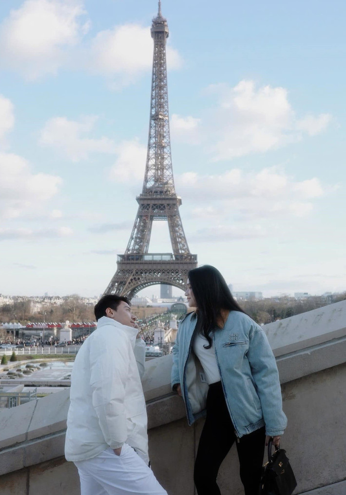 Hương Giang nhận được sự ủng hộ của Phú Cường khi thi nhan sắc quốc tế.