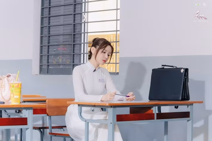 Bích Phương từng chia sẻ trên Vietnamnet, cô yêu nhiều, chia tay cũng nhiều. "Nhưng không có mối tình nào đọng lại trong đầu, vì tôi không để tâm vào bất kỳ mối quan hệ nào", Bích Phương trải lòng. Ảnh: FB Bích Phương.