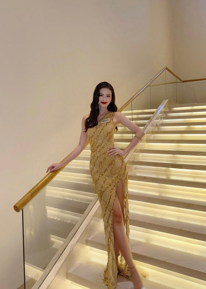 Năm nay, các thí sinh chiến thắng ở các phần thi phụ vẫn vào thẳng top 40 chung cuộc. Hiện tại, đại diện Việt Nam còn cơ hội vào thẳng top 40 nếu tiến sâu ở hai phần thi Người đẹp nhân ái và Trình diễn thời trang. Ảnh: FB Ý Nhi.