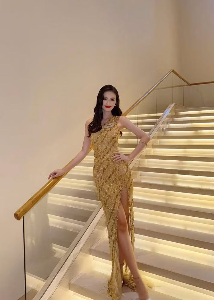 Năm nay, các thí sinh chiến thắng ở các phần thi phụ vẫn vào thẳng top 40 chung cuộc. Hiện tại, đại diện Việt Nam còn cơ hội vào thẳng top 40 nếu tiến sâu ở hai phần thi Người đẹp nhân ái và Trình diễn thời trang. Ảnh: FB Ý Nhi.