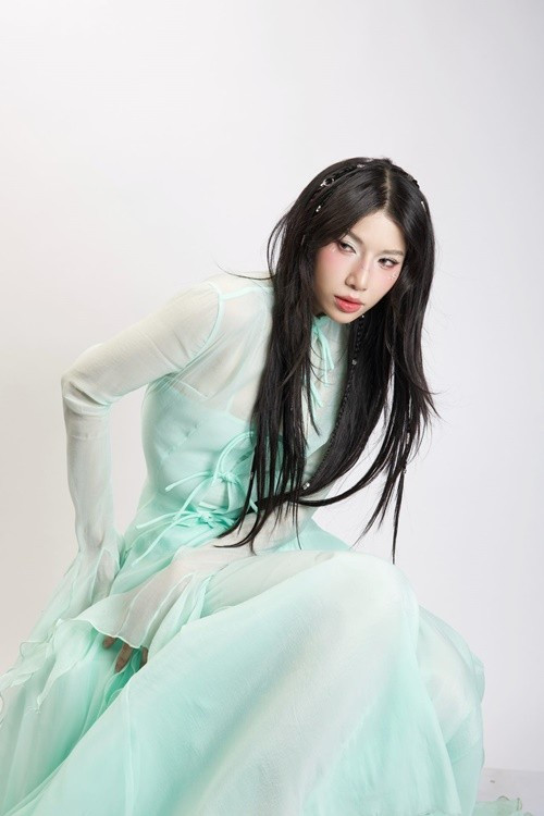 Sau livestage 2 của show Em xinh say hi, Lyhan (trong ảnh) giành thứ hạng thứ 5, vượt qua Phương Mỹ Chi (hạng 6),. Ảnh: FB Lyhan.