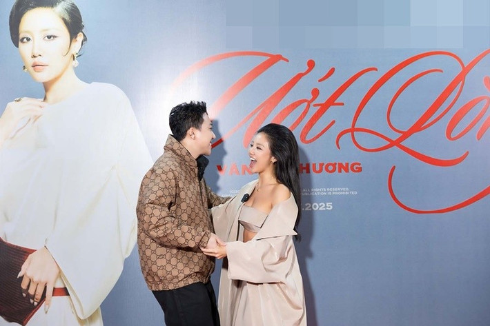 “Bao nhiêu người ở đây cho rằng Văn Mai Hương diễn xuất đạt trong MV? Nếu MV chưa đạt thì quý vị sẽ thấy Văn Mai Hương diễn đạt trong phim Tết năm sau của Trấn Thành”, Znews dẫn lời Trấn Thành. Ảnh: Người Lao Động.