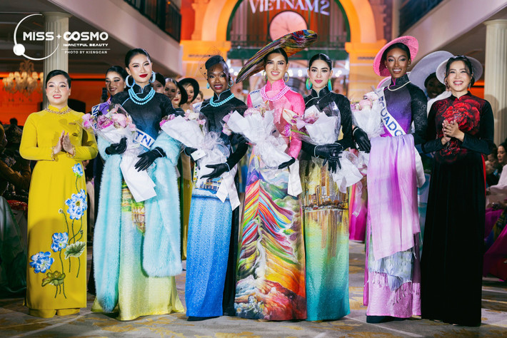 Thành tích hiện tại của Phương Linh là top 5 phần thi trình diễn áo dài. Ảnh: Miss Cosmo.