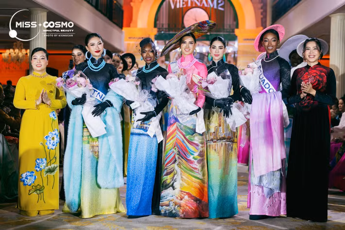 Thành tích hiện tại của Phương Linh là top 5 phần thi trình diễn áo dài. Ảnh: Miss Cosmo.